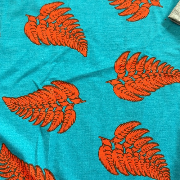 Lularoe Randy tee - Picture 2 of 4